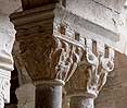 Pareja de capiteles 1 de la galería norte del monasterio de Santa María de L'Estany