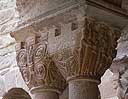 Pareja de capiteles 8 de la galería norte del monasterio de Santa María de L'Estany
