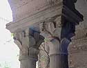 Capitel 4 de la galería este del claustro de Saint-Paul-de-Mausole