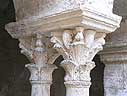 Pareja de capiteles 4 de la galería oeste del claustro de Saint-Paul-de-Mausole