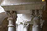 Pareja de capiteles 4 de la galera este del claustro de Sant Pere de Galligats de Girona