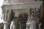 Conjunto de cinco capiteles de la galería oeste del claustro de Sant Pere de Galligants de Girona