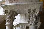 Pareja de capiteles 4 de la galería oeste del claustro de Sant Pere de Galligats de Girona