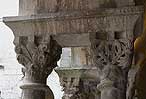 Pareja de capiteles 3 de la galera sur del claustro de Sant Pere de Galligats de Girona