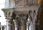 Conjunto de cinco capiteles de la galera sur del claustro de Sant Pere de Galligants de Girona