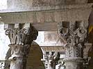 Pareja de capiteles 5 de la galera este del claustro de Sant Pere de Galligats de Girona