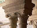 Pareja de capiteles 1 de la galera oeste del claustro de la abada de Senanque