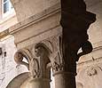 Pareja de capiteles 6 de la galera oeste del claustro de la abada de Senanque