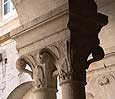 Pareja de capiteles 6 de la galería oeste del claustro de la abadía de Senanque