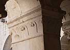 Pilar 3 de la galería oeste del claustro de la abadía de Senanque
