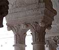 Pareja de capiteles 1 de la galera sur del claustro de la abada de Senanque