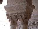 Pareja de capiteles 2 de la galera sur del claustro de la abada de Senanque