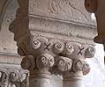 Pareja de capiteles 4 de la galera sur del claustro de la abada de Senanque