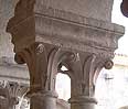 Pareja de capiteles 6 de la galera sur del claustro de la abada de Senanque