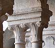 Pareja de capiteles 6 de la galera sur del claustro de la abada de Senanque