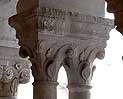 Pareja de capiteles 8 de la galera sur del claustro de la abada de Senanque