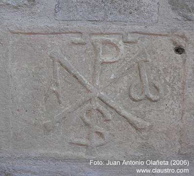 Crismn del altar de la iglesia de Fichous