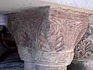 Capiteles de la galería porticada de Vizcainos de la Sierra conservados en el interior de la iglesia 