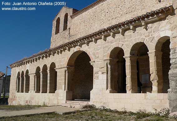 Galera porticada de la iglesia de San Miguel de Belea del Sorbe