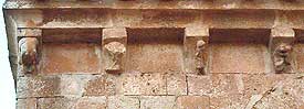 Canecillos de 1 al 4 de la galería porticada de San Miguel de San Esteban de Gormaz
