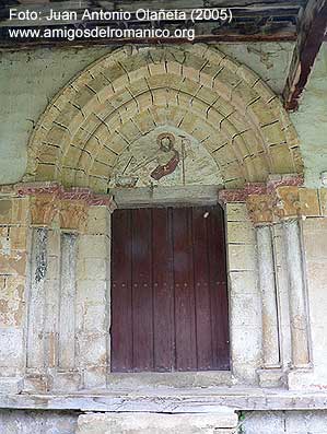 Portada de la iglesia de Rebollar