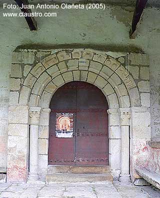 Portada de la iglesia de Rebollar