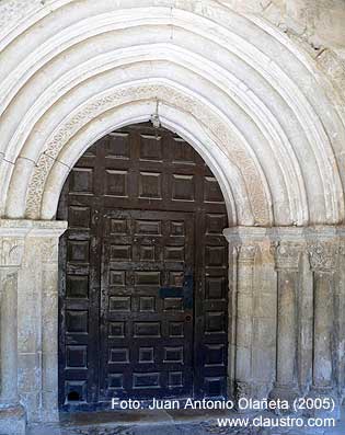 Portada de la iglesia de San Saturnino de San Zadornil