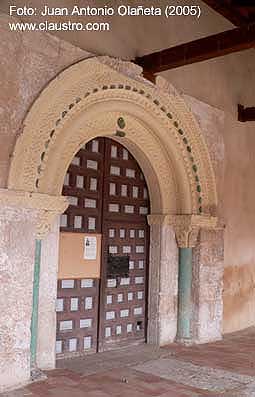 Portada de la iglesia de San Martn de Mio de San Esteban