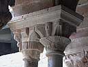 Capitel 4 de la galería oeste del monasterio de Santa María de L'Estany
