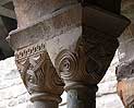 Capitel 6 de la galería sur del monasterio de Santa María de L'Estany