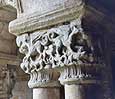 Capitel 15 de la galería oeste de Santillana del Mar