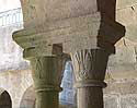 Capitel 1 de la galería sur del claustro del monasterio de Saint-Michel-de-Lodéve