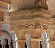 Pareja de capiteles 1 de la galería norte del claustro de la abadía de Senanque