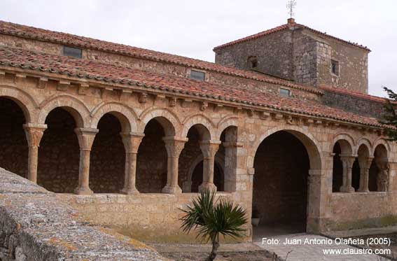 Galera porticada de la iglesia de Santa Cristina de Barca