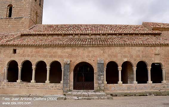 Galera porticada de la iglesia de San Martn de Mio de San Esteban