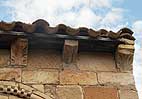 Canecillos 11, 12 y 13 de la galería porticada de Canales de la Sierra